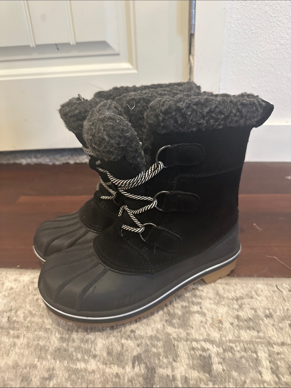 New! Never worn! Cat & Jack Black Winter Snow Boots with Faux Fur Trim
